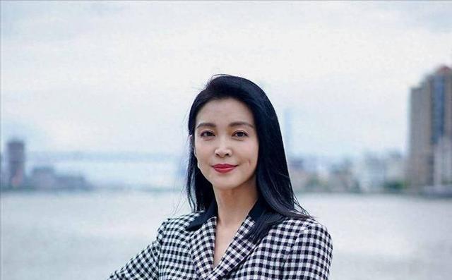 53岁李冰冰状态 中年女明星的职场与健康抉择