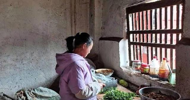 孩子列出高考标配清单压垮家长 家庭经济真相曝光