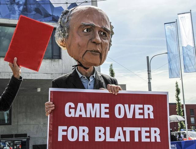 丑闻动摇足球根基 FIFA主席该换了 规则成玩笑