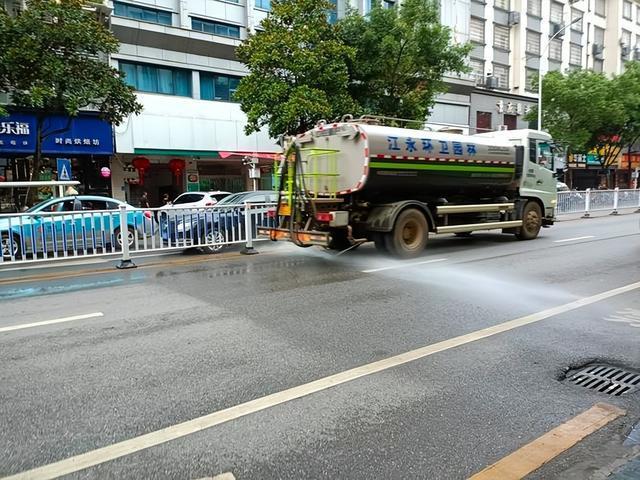 印度博主穷游中国 惊叹街头整洁如新