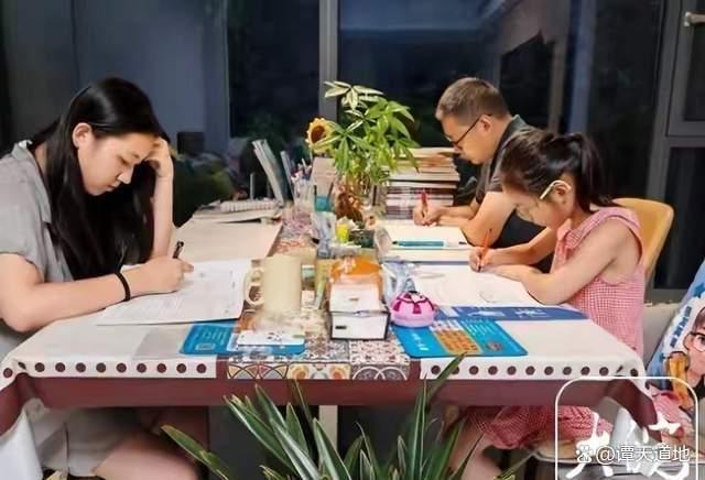 44岁中年父亲考上985，女儿从中受益 最好的家庭教育