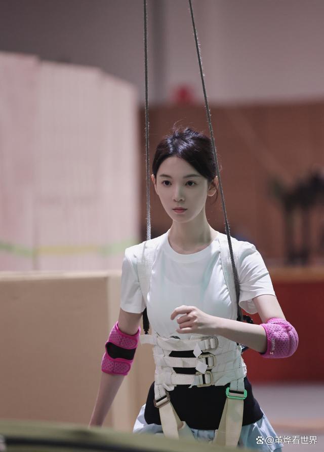 陈瑶打戏 素颜吊威亚展确凿魔力