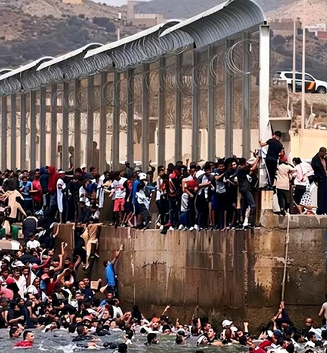 令西班牙头痛的北非移民危机，会动手吗？ 南欧兄弟互撕闹剧
