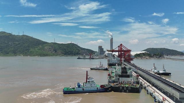 温州赶在台风逼近前抢卸17.8万吨电煤