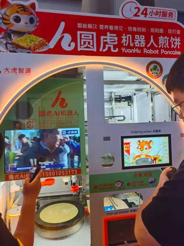 直击WRC现场：机器人价格冰火两重天 人形降价工业涨