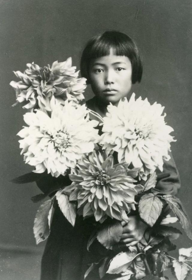 日本艺术家草间弥生牺牲,享年97岁 波点女王的外传东说念主生