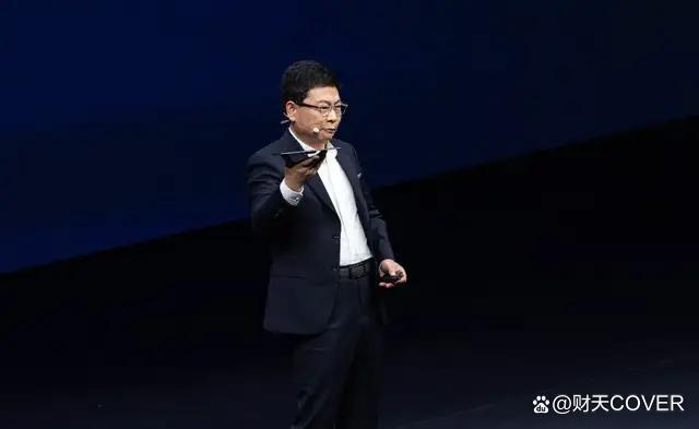 媒体：折叠屏手机大战华为率先出招