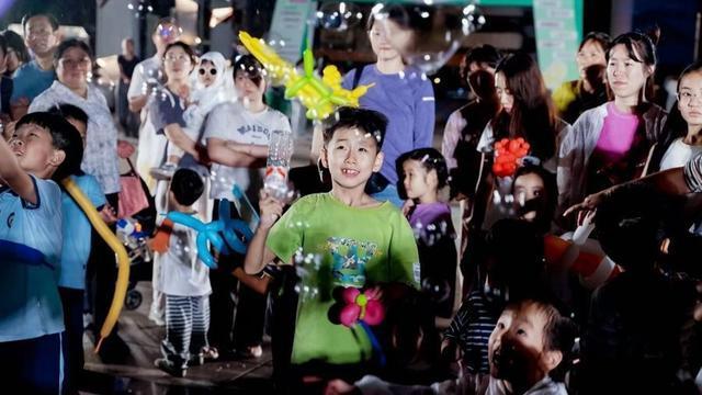 上海闵行“美好街区”夜市亮相