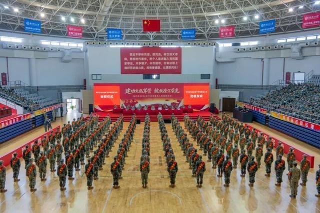 250余名上海徐汇青年开启军旅新征程 热血青春投身国防