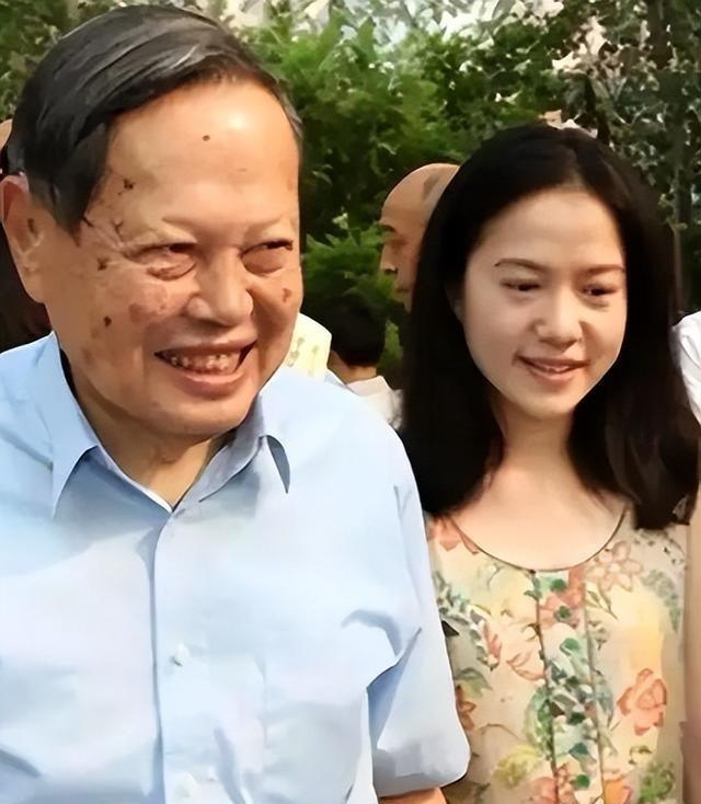 出版人谈与杨振宁20余年交往 深情与克制间的回忆