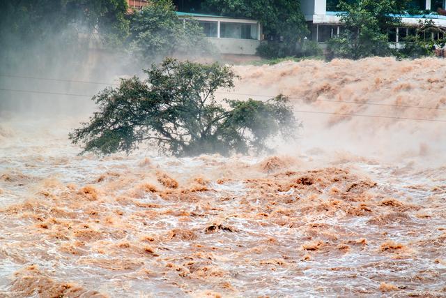 暴雨洪涝天气安全攻略 暴雨洪涝安全与应急知识