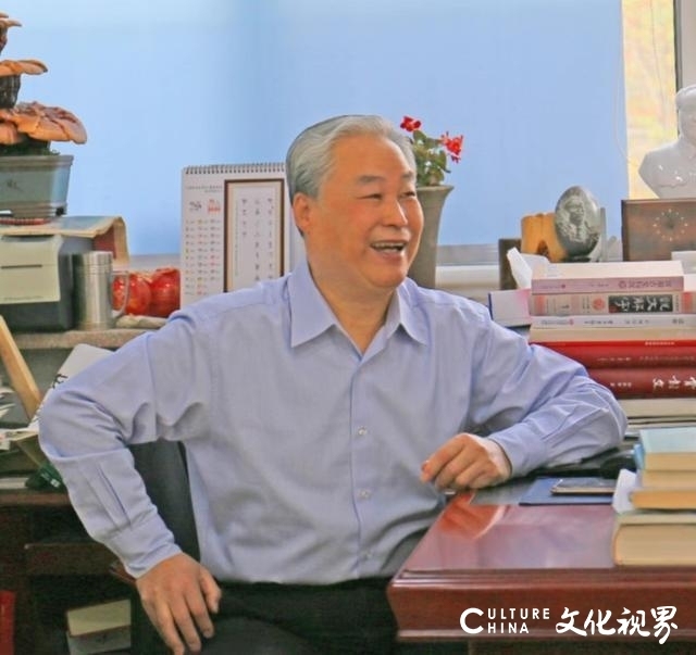 一石一故事,一文一传承——丁再献让千年骨刻文在临沂沂南慈善文化广场的奇石上“发声”