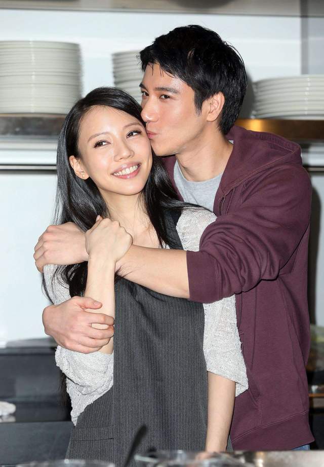 王力宏塌房后坑了周杰伦 招妓化名＂周先生＂