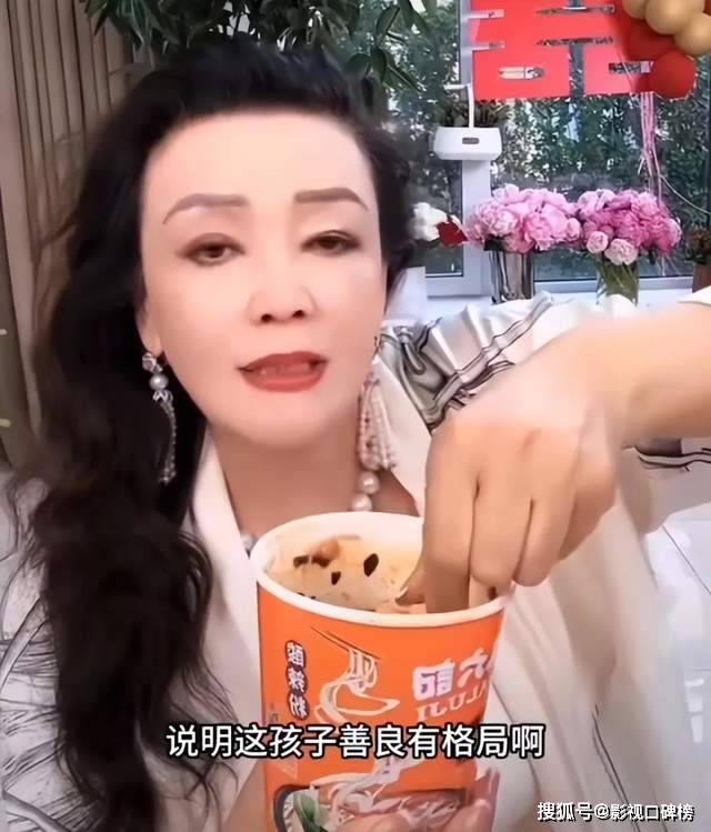 张兰乐开花了，称马筱梅是咱家美媳妇，当年汪小菲差点“结扎”了