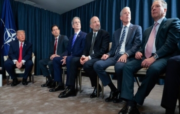 特朗普证实给美官员送“漂亮讲究”皮鞋