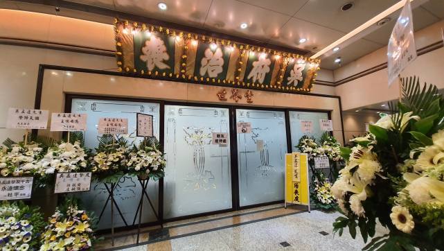 吴孟达出殡5儿女现身显憔悴 90多岁母亲未露面