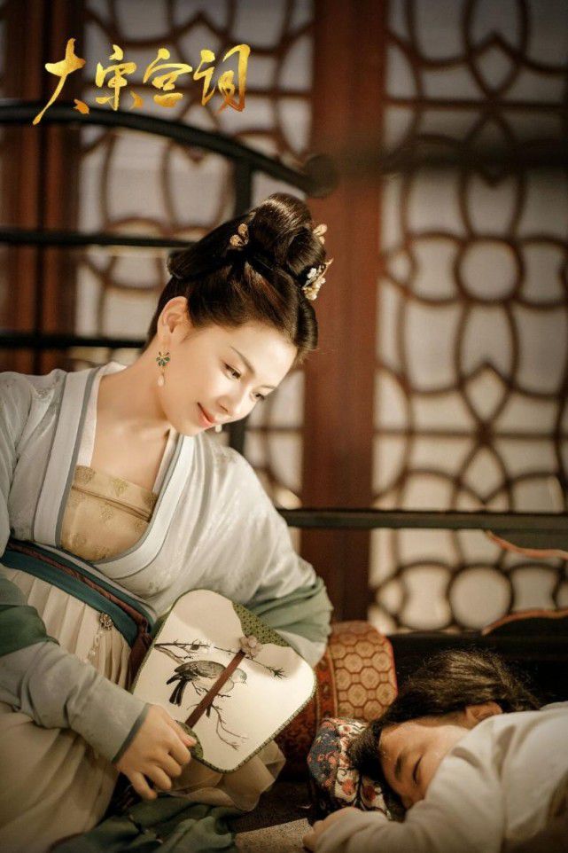 42岁刘涛古装造型显强大气场 高发际线惹人担心？