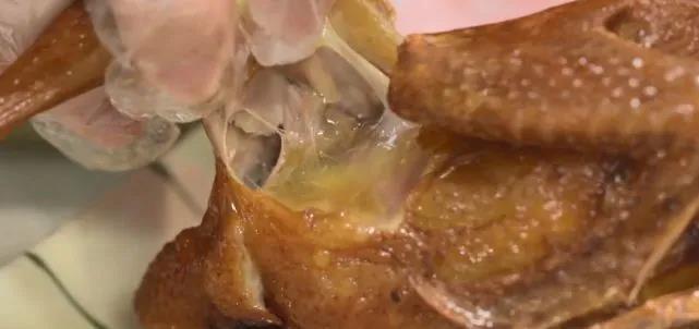 这家乳鸽店多年坚持不斩，顾客必须手撕，为什么这么要求？