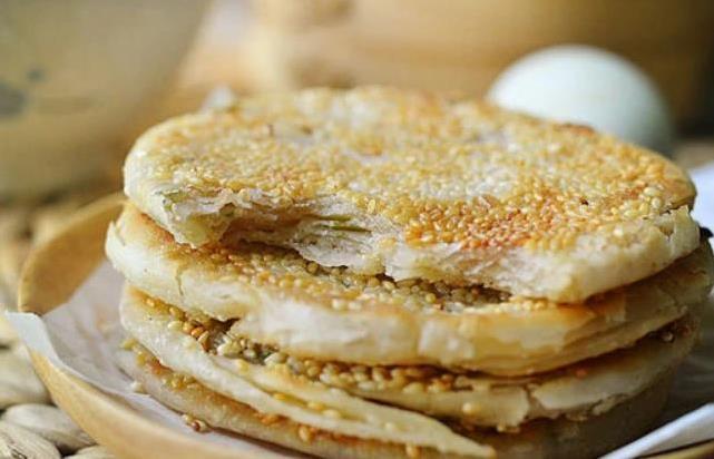 家常葱油酥饼香到爆，3步做出酥掉渣，早餐从此不重样