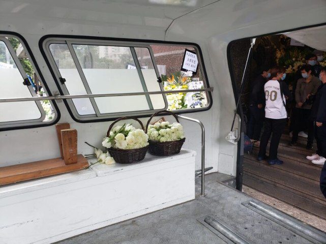 火葬场送最后一程 吴孟达儿子透露爸爸临终遗愿