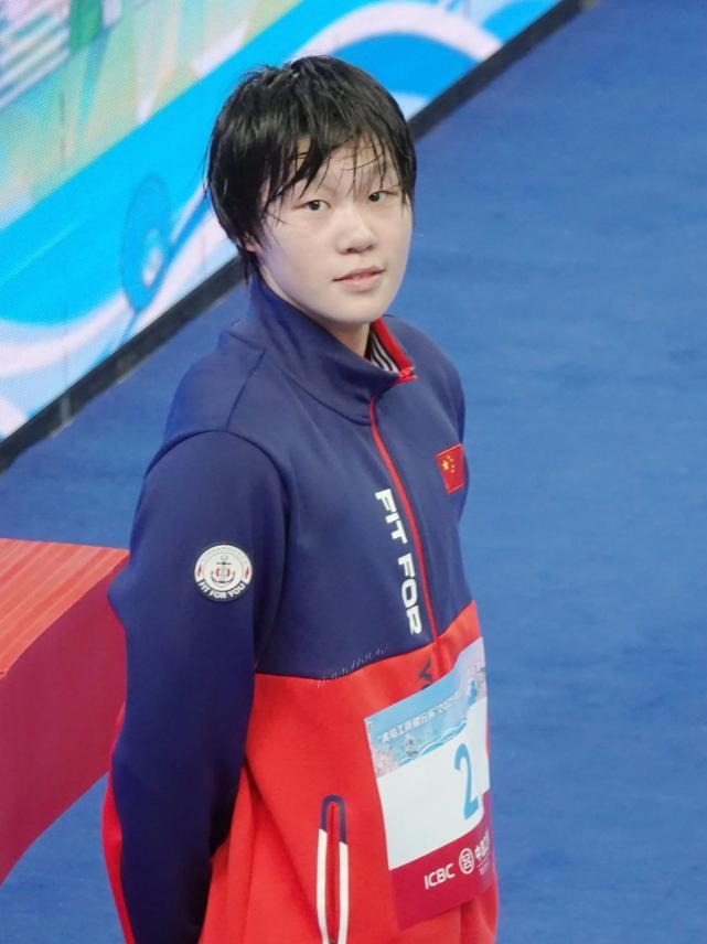 18岁中国少女震撼泳坛四金背后是钢钉脚趾和永不放弃 新生代“水军”崛起