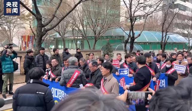 数百名医生集会 要求韩国政府撤回扩招政策