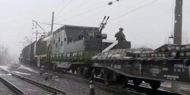 （装甲列车上配备的ZU-23-2高射炮）
