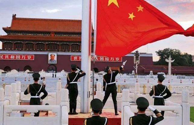 受邀观礼，台胞热赞九三阅兵：祖国强大是靠山！铁甲雄风震碎“台独”幻想