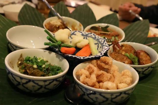 英国首相斯塔默现身北京三里屯 非正式外交破冰