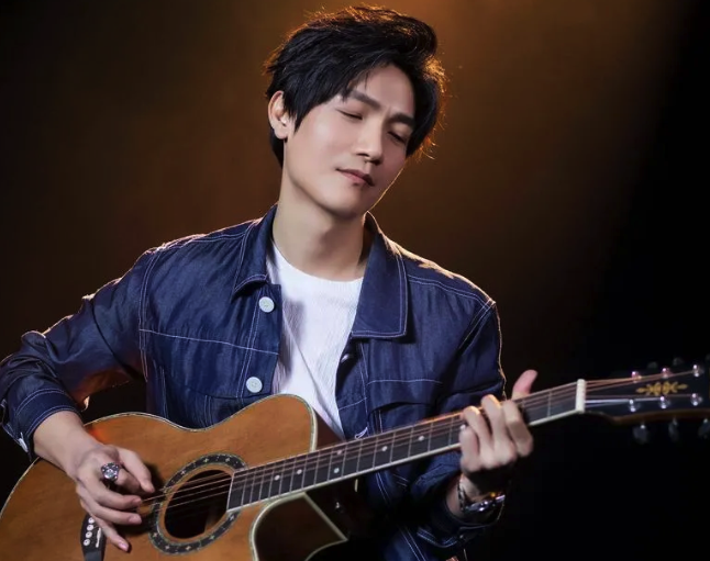 陈楚生11首选曲11种致敬 陈楚生的歌里藏着一整个江湖