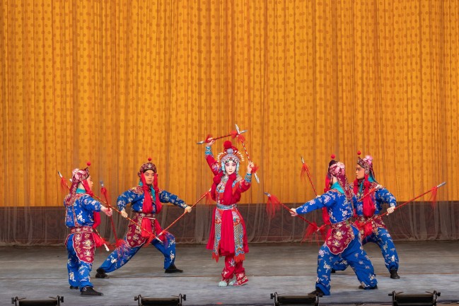 武戏专场之《虹桥赠珠》剧照，扮演凌波仙子的是北京京剧院优秀武旦、刀马旦演员张淑景  摄影 苏岩