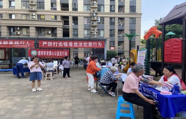 向阳社区 5 月份公益活动周点亮老年生活