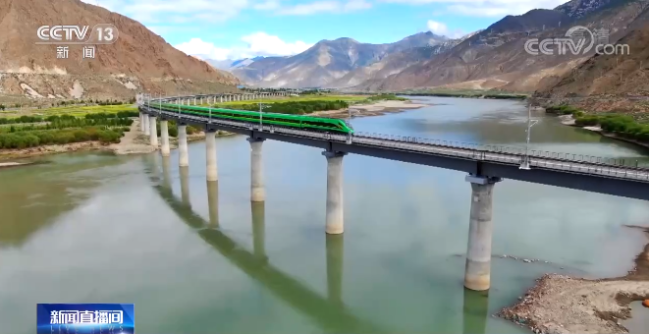 拉林铁路今日开通！复兴号动车组首次开上青藏高原