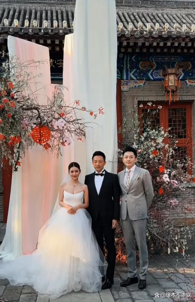 汪小菲兩任丈母娘婚禮狀態(tài)反差大 情感表現(xiàn)各不同