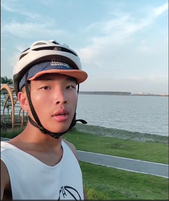 大學生暑假在家的真實現(xiàn)狀 千里騎行歸家記