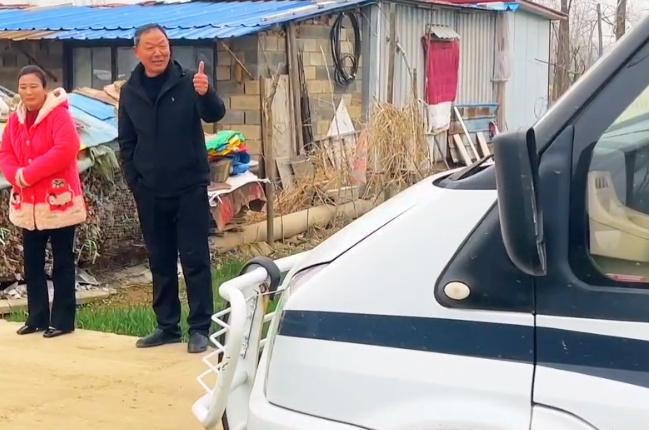 这辆警车的"退让",获公安部点赞 文明行车暖人心