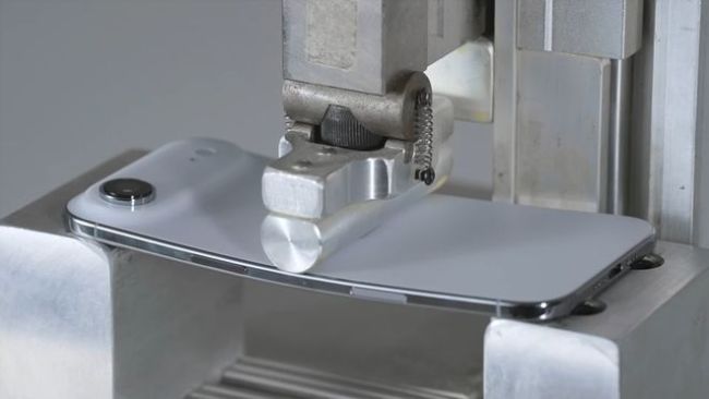 苹果 iPhone Air 与 17 Pro 抗弯不抗摔，跌落仍易碎屏