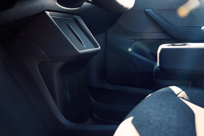 特斯拉 Model Y 标准版在美国上市：织物座椅、封天窗、续航 517 公里，起价跌破 4 万美元