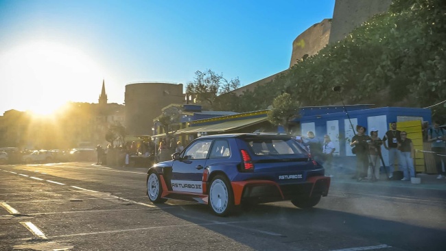 雷诺推出纯电“小钢炮”新车 5 Turbo 3E:555 马力轮毂电机,漂移更轻松