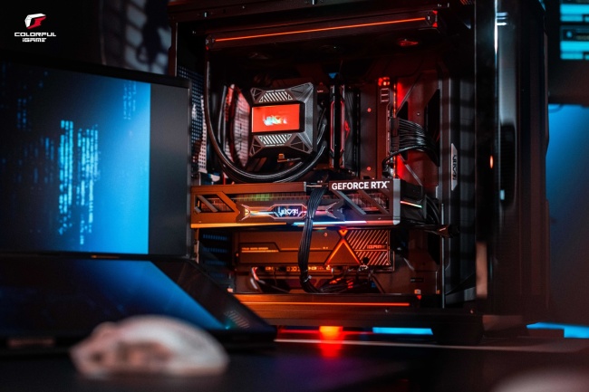 七彩虹晒 iGame Vulcan“火神全家桶”整机，今年将推风扇与水冷