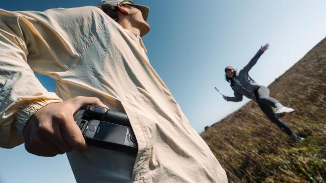 影石 Insta360 X4 Air 上市：2099 元，8K 全景 + 165g 机身