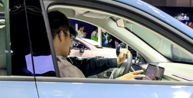 10月零跑突破7万辆，小鹏、蔚来超4万辆