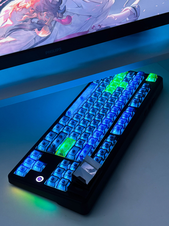 黑爵推出“全球首款棱镜键盘”，搭载 1.33 英寸棱镜屏幕