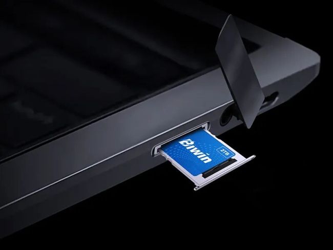 最小消费级固态硬盘：佰维正式面向消费级市场发布 Mini SSD CL100