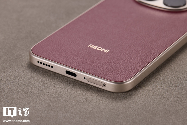 IT之家开箱小米 REDMI Note 15 Pro「车厘子红」:深邃浓郁高级红,开启 2026 红运当头