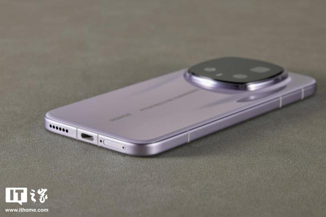 IT之家开箱荣耀 Magic8 RSR 保时捷设计图赏：经典飞线动感十足，月光石细腻典雅