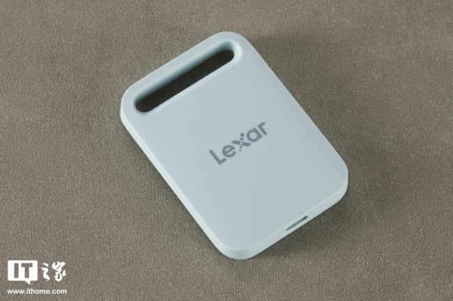 IT之家开箱雷克沙 Air 小轻块移动固态硬盘阿根廷国家队联名款图赏：配件丰富，球迷大爱