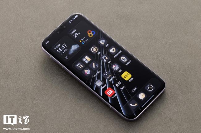 IT之家开箱荣耀 Magic8 RSR 保时捷设计图赏：经典飞线动感十足，月光石细腻典雅