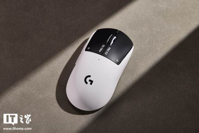 IT之家开箱罗技 GPW5 雪豹电竞鼠标图赏,业界首发可调电磁微动、全新黑白撞色