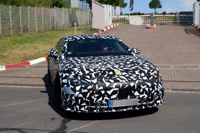 梅赛德斯-AMG 新款 GT 四门电动车内饰首曝：运动型方向盘，动力预估超 1300 马力